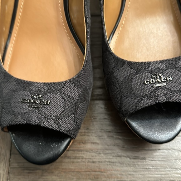 Coach Women’s size 10 wedge Sandals Black/Gray - Picture 2 of 5